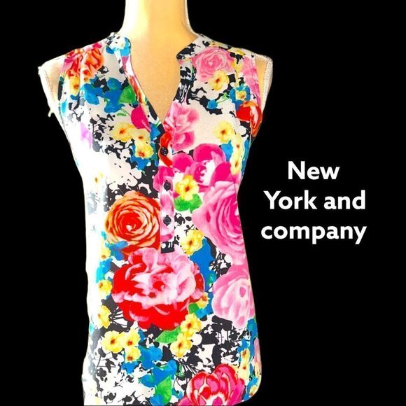 New York and company sleeveless pretty floral button up blouse - Picture 2 of 8